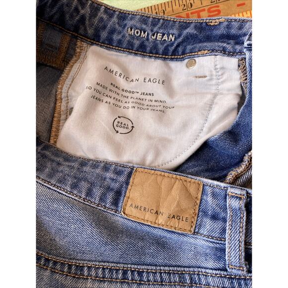 American Eagle Mom Jean Size 4 Reg Ripped Distressed High Rise Blue Boho Classic - Picture 6 of 12